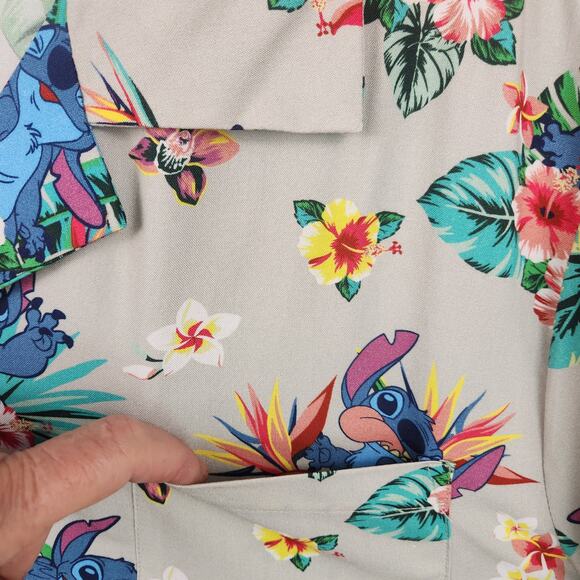 Disney Stitch Shirt Mens XXL Beige Floral Hawaiian Button Up Rayon Short Slv EUC - Picture 5 of 11
